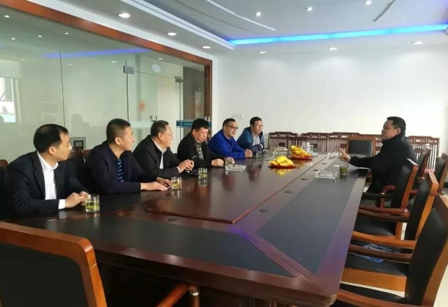 04.23稿-史建平一行深入客戶企業(yè)與負(fù)責(zé)人座談.jpg